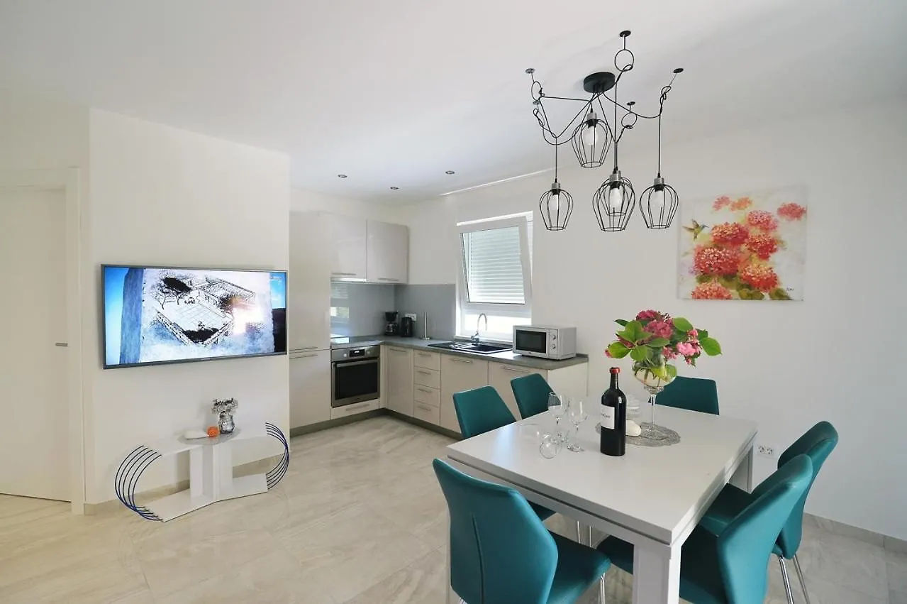 Villa Perla With Swimming Pool, Lovran - Opatija Apartment